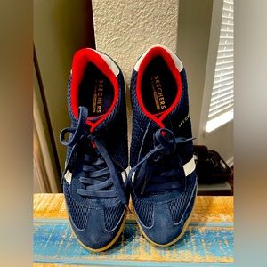 Skechers, size 9 1/2. Super super gently worn.